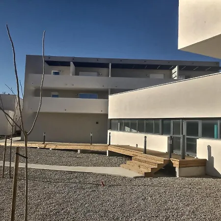 Dans Recente فيلة Sérignan